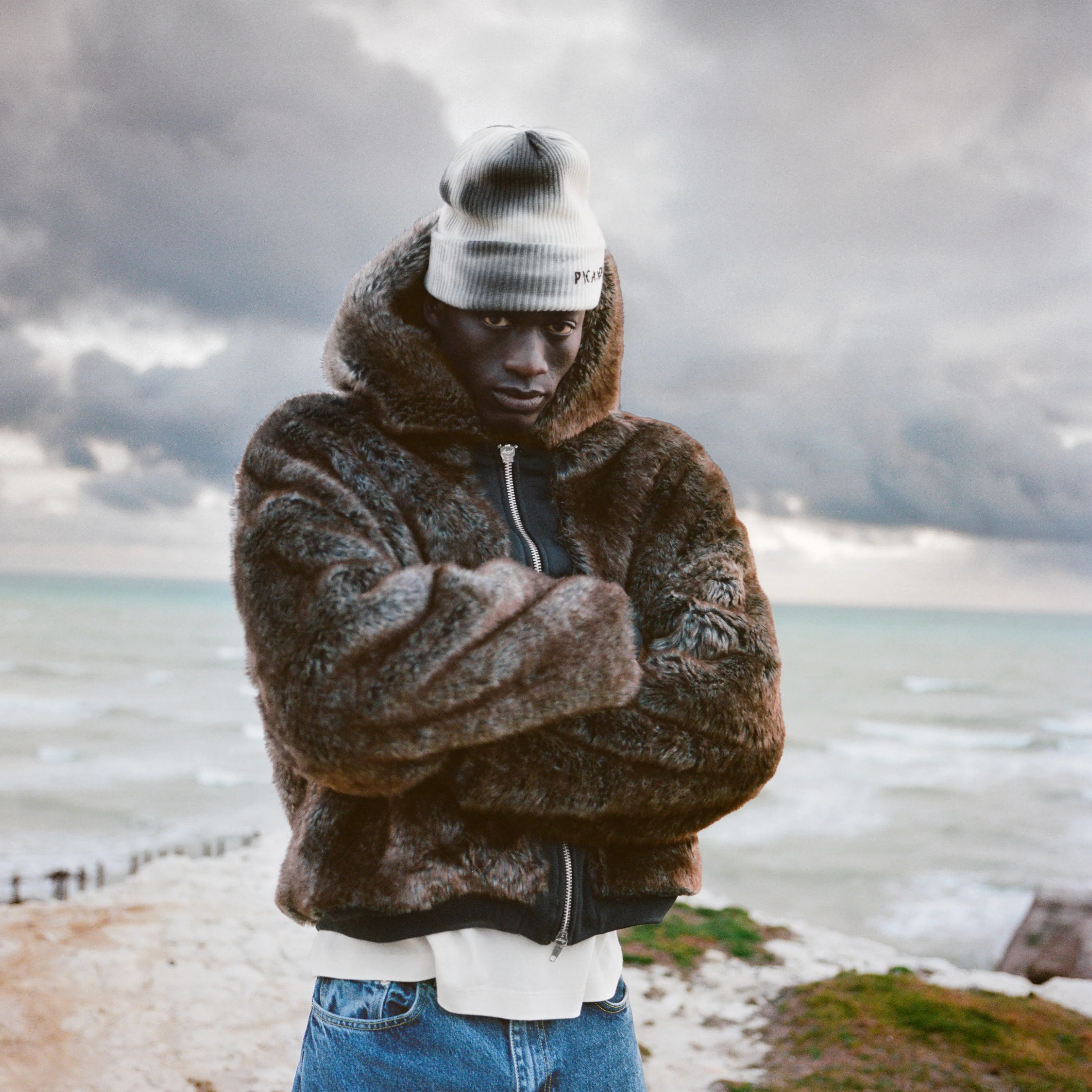 Faux Fur Lined Sun-Faded Zip-Up Hoodie - Image 4